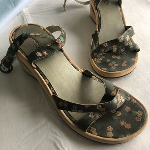 Skechers 11 wedge sandals